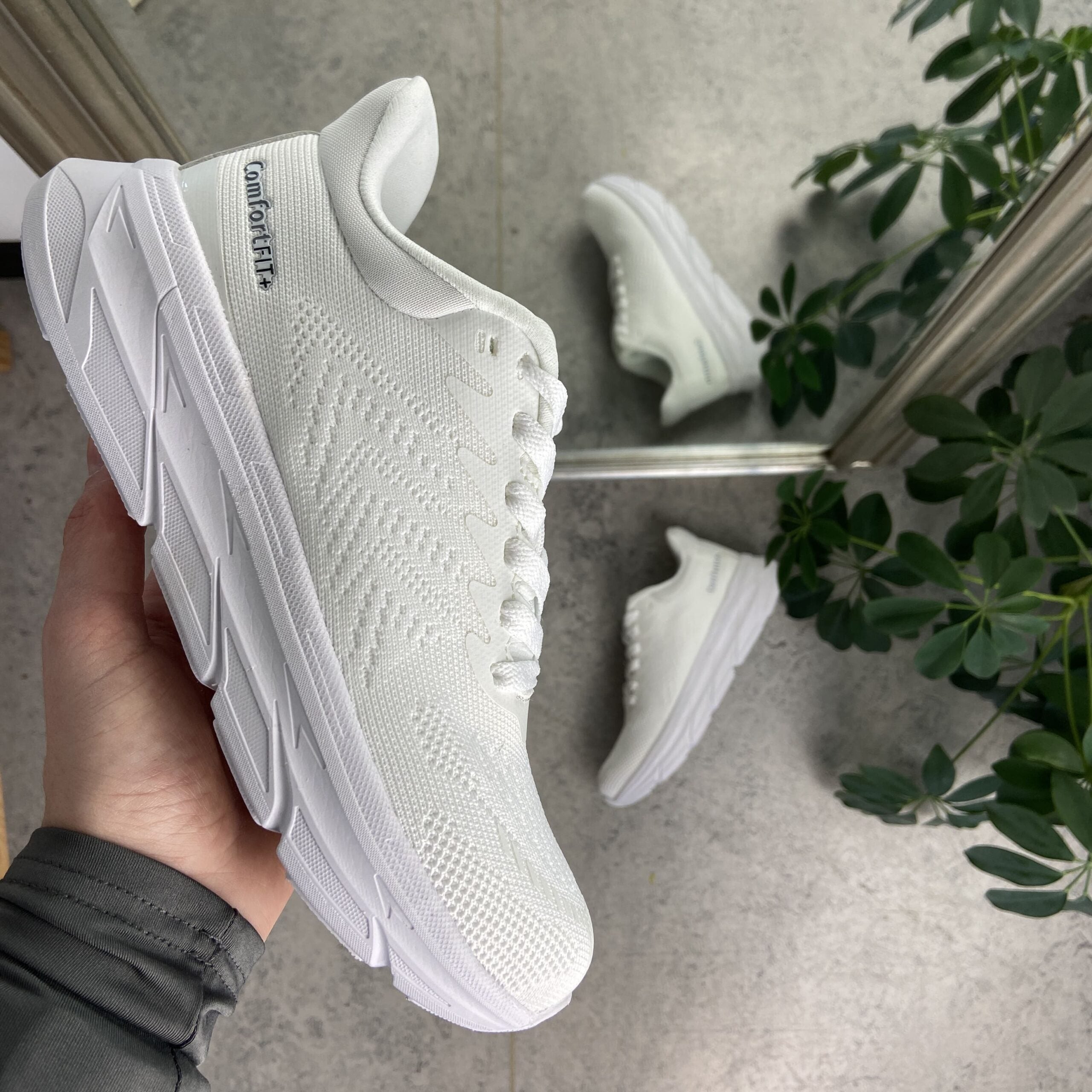 Hvit ComfortFit-sneakers fra Endurance