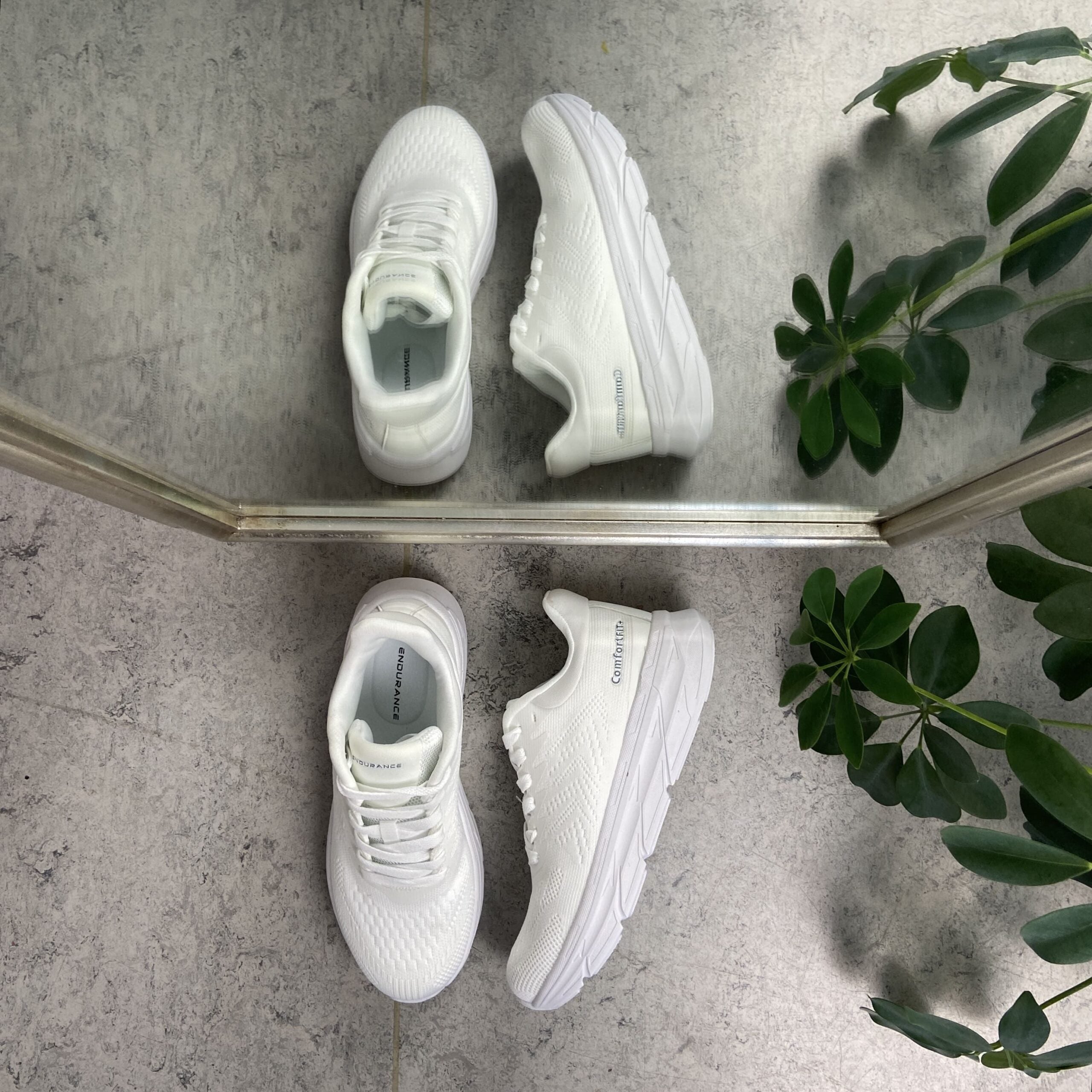 Hvit ComfortFit-sneakers fra Endurance