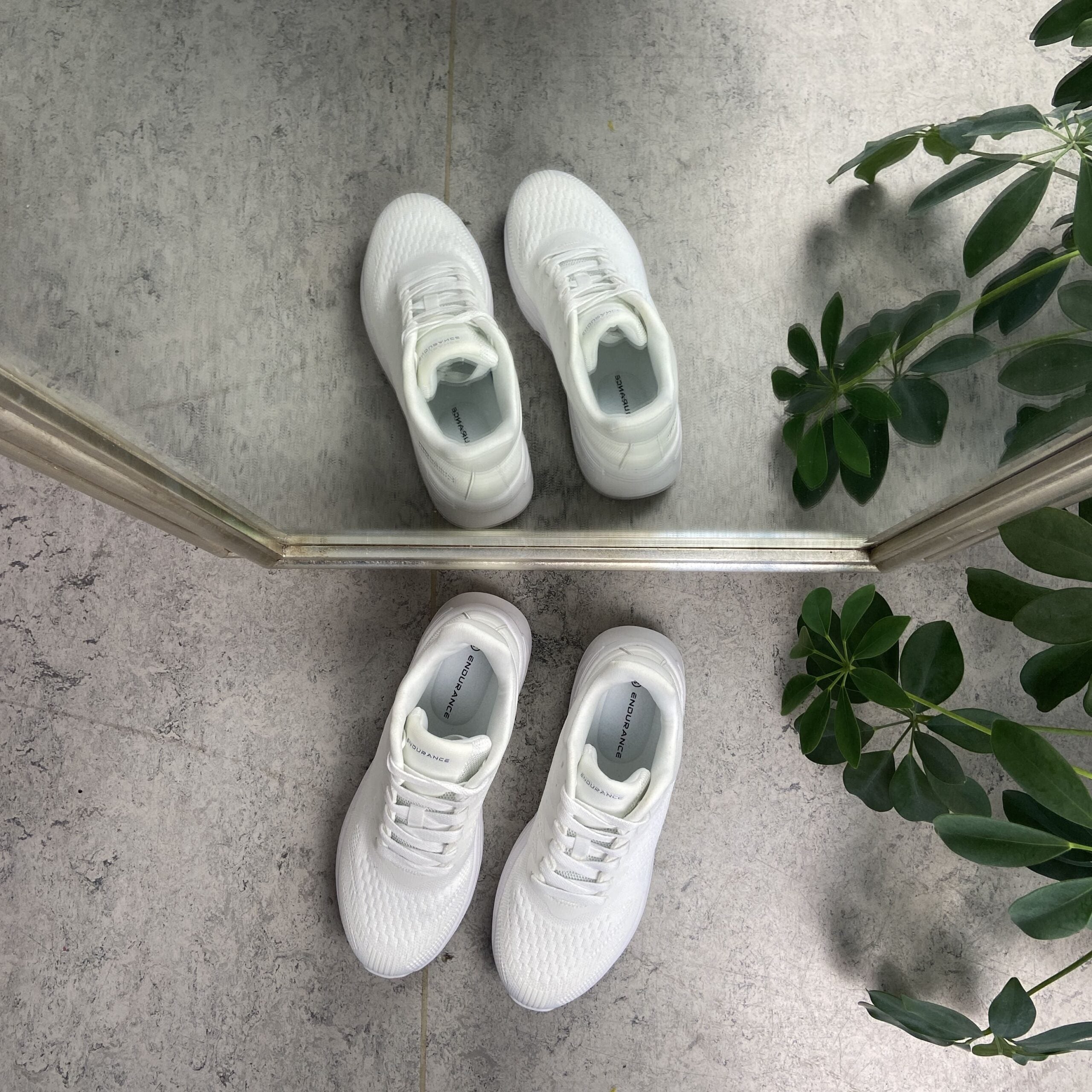 Hvit ComfortFit-sneakers fra Endurance