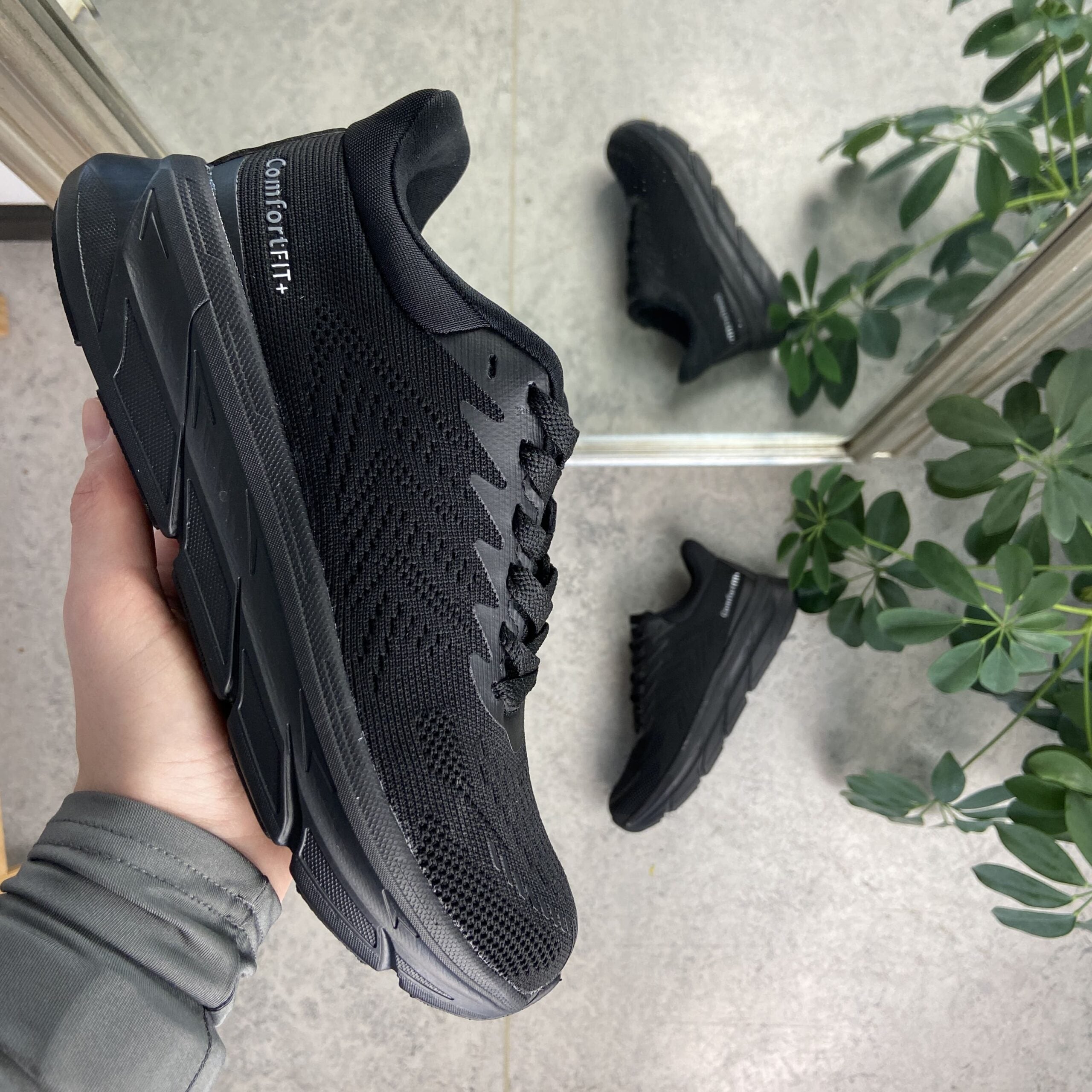 Svart ComfortFIT-sneakers fra Endurance