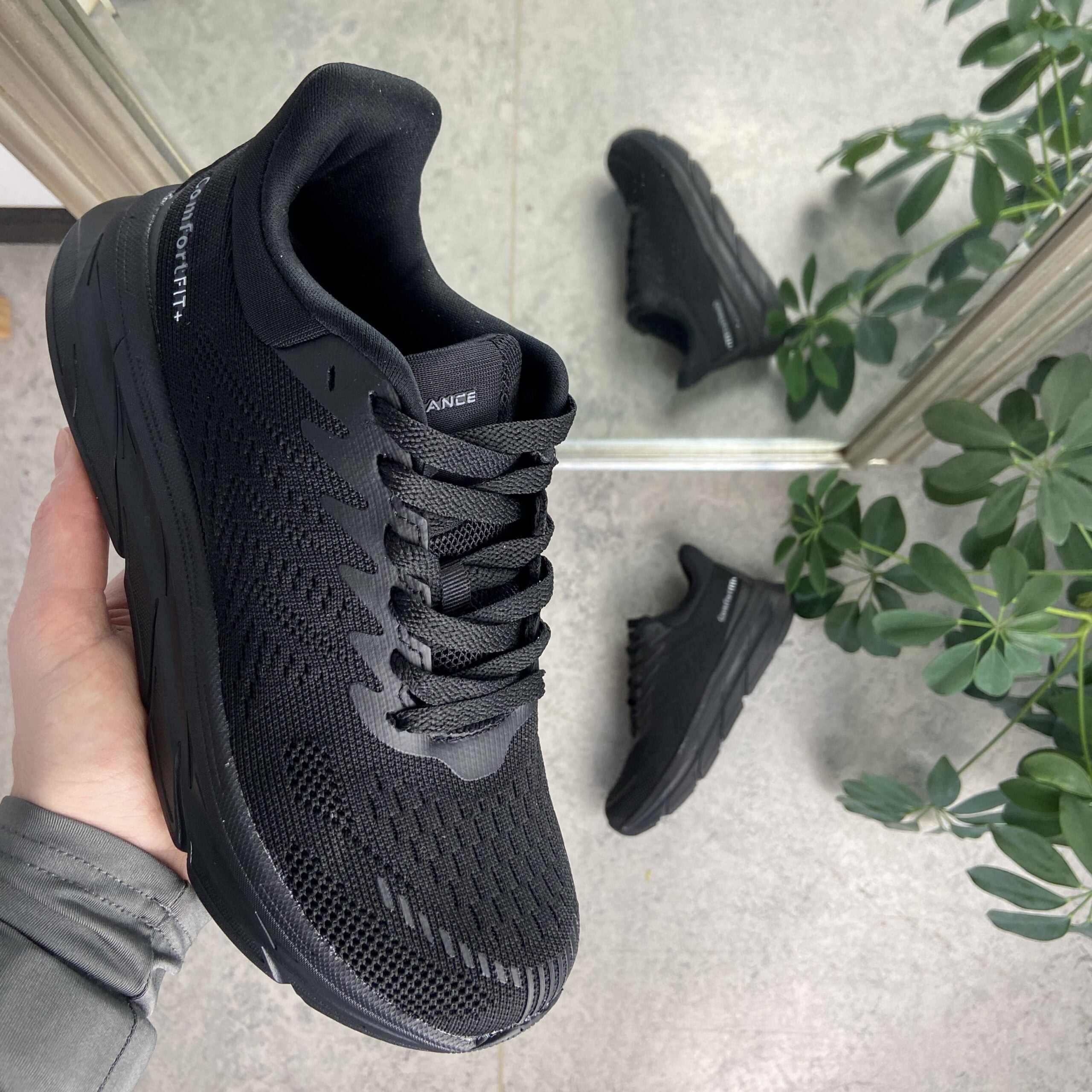 Svart ComfortFIT-sneakers fra Endurance