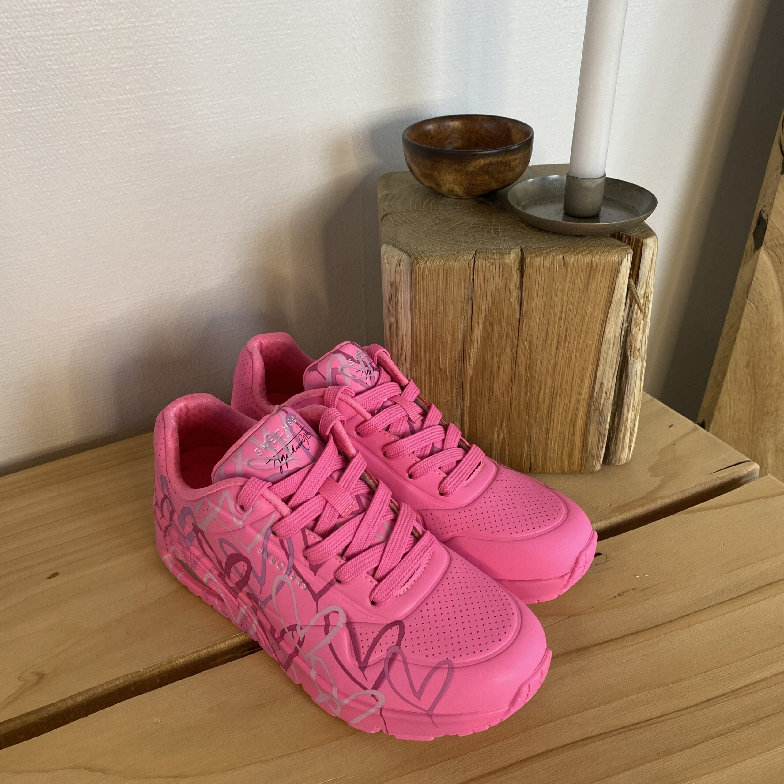 Rosa hjertesko fra Skechers