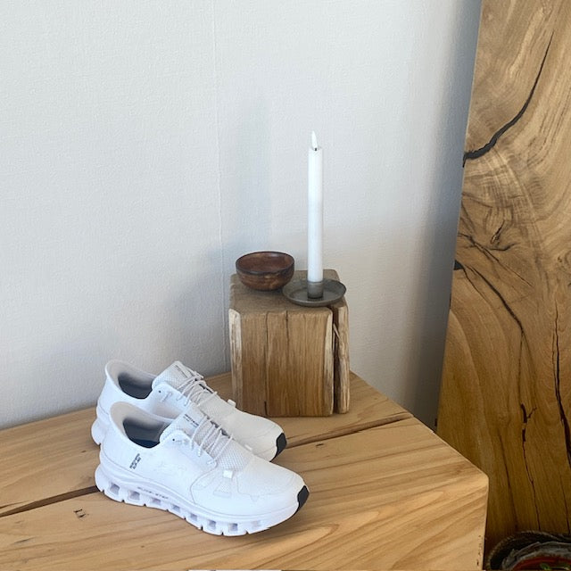 Hvite Skechers Slip-Ins-sko med god støtdemping