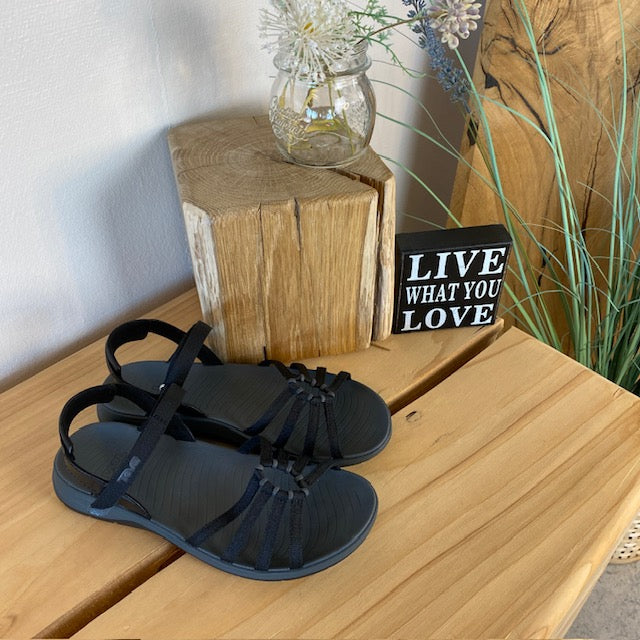 Svart Teva Tirra Traveler sandal med svangstøtte, lettvekt og perfekt passform