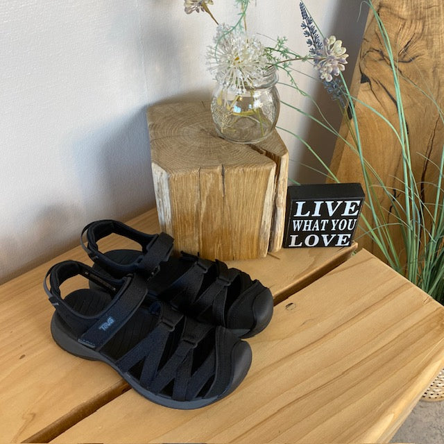 Sort Teva Tirra lukket sandal med tåbeskyttelse, svangstøtte og støtdemping