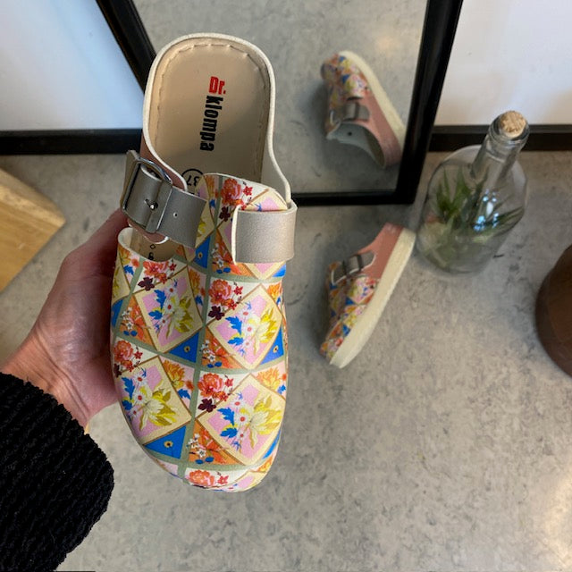 Tresko med blomsterprint