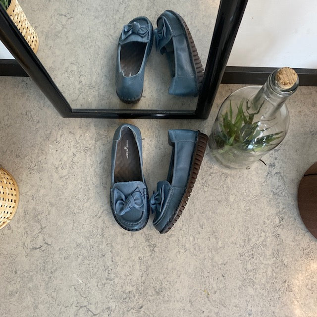 Elegant ballerinasko i blått skinn