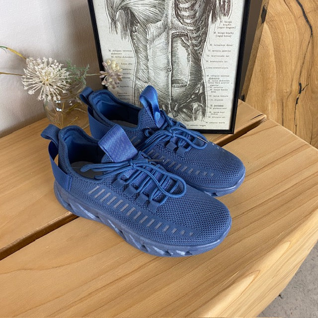 Blå slip-on-sko med strikket overdel