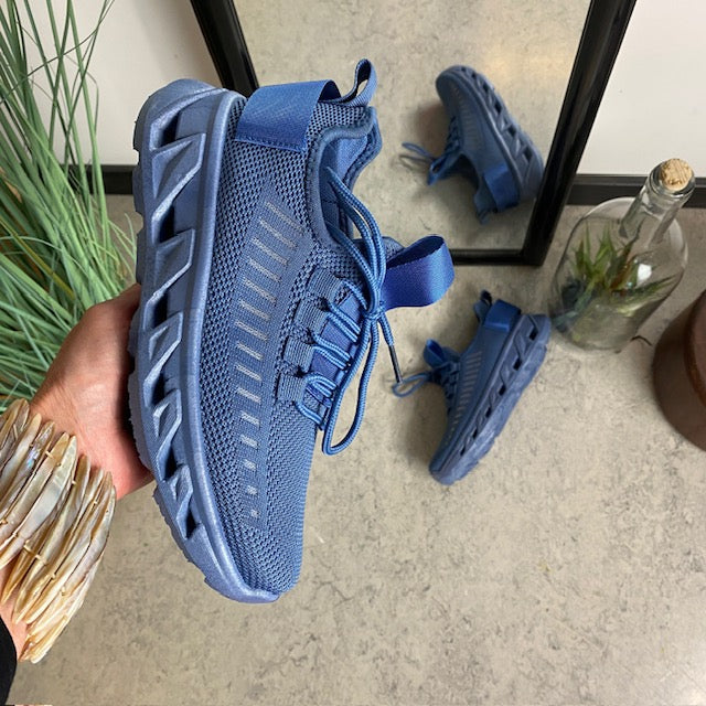 Blå slip-on-sko med strikket overdel