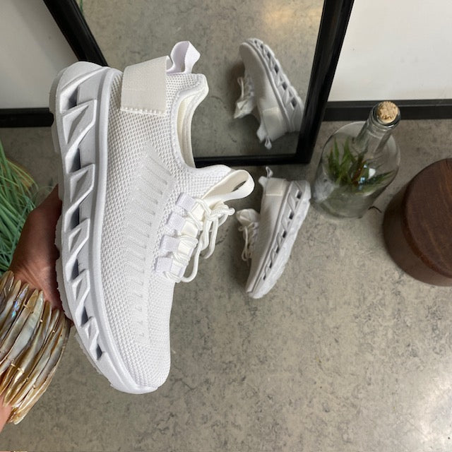 Hvite slip-on-sko med strikket overdel