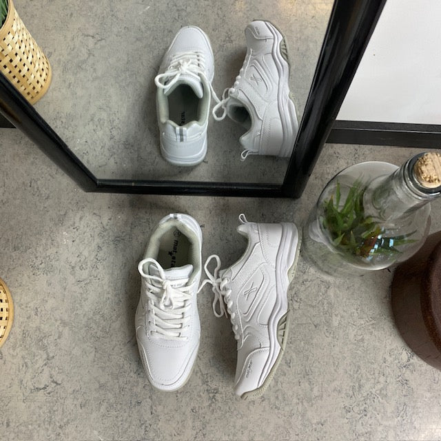 Hvite sneakers med svangstøtte