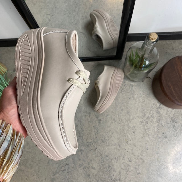 Beige skinnsko med gangsåle og svangstøtte