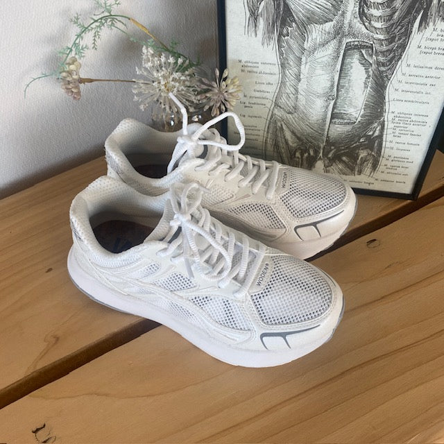 Woden lette sneakers med god svangstøtte