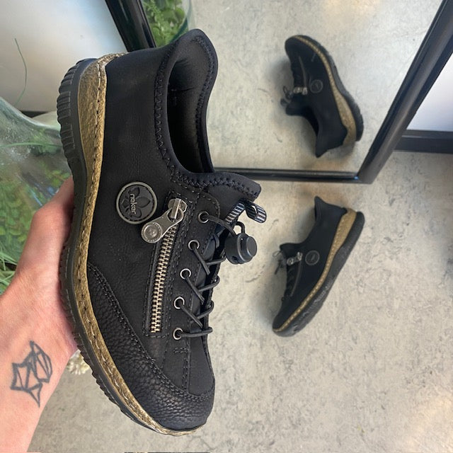 Svart Rieker slip-on sneakers