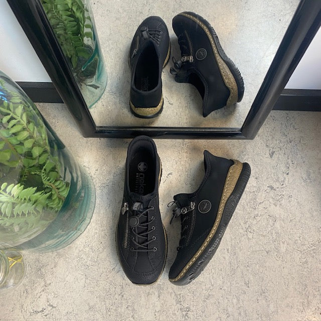 Svart Rieker slip-on sneakers