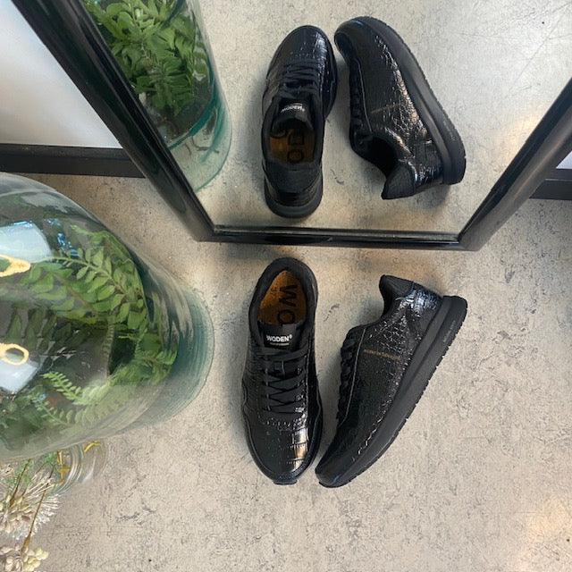 Svart Woden-sneaker i krokodillelook