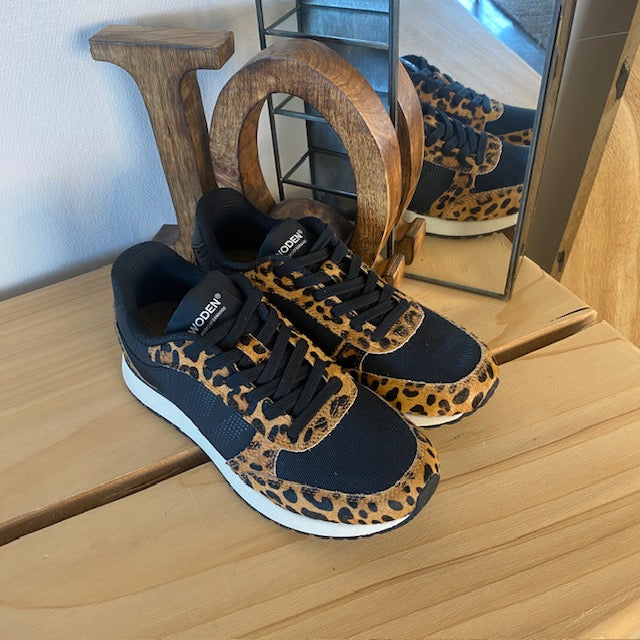 Smarte Woden sneakers i sort miks med leopardmønster.