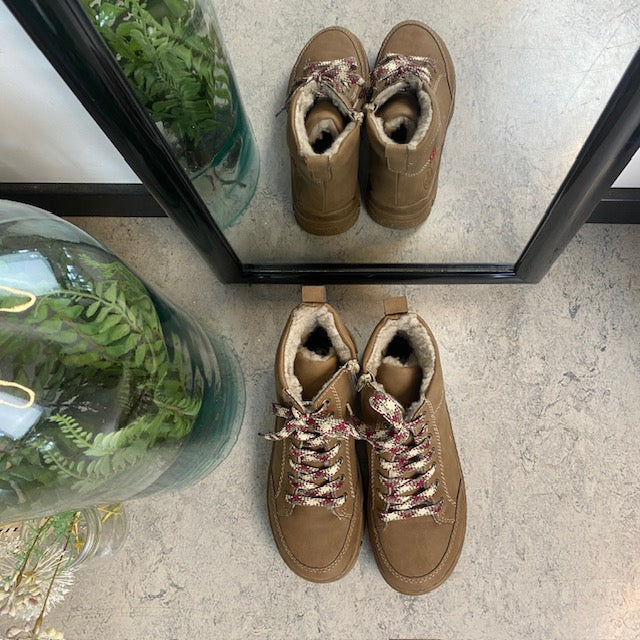 Brun Rieker-støvel med varmt fôr