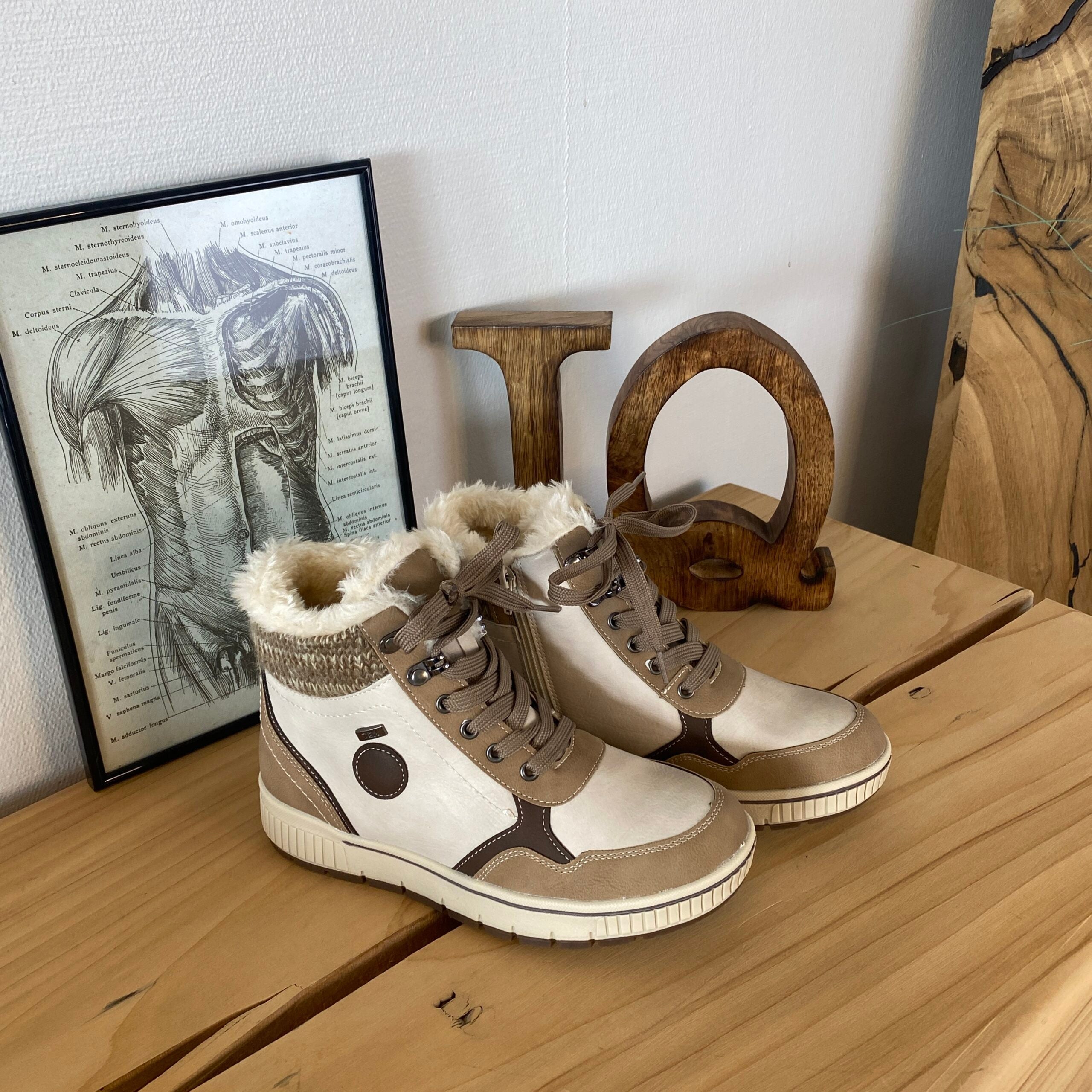 Taupe vinterstøvel med snøring