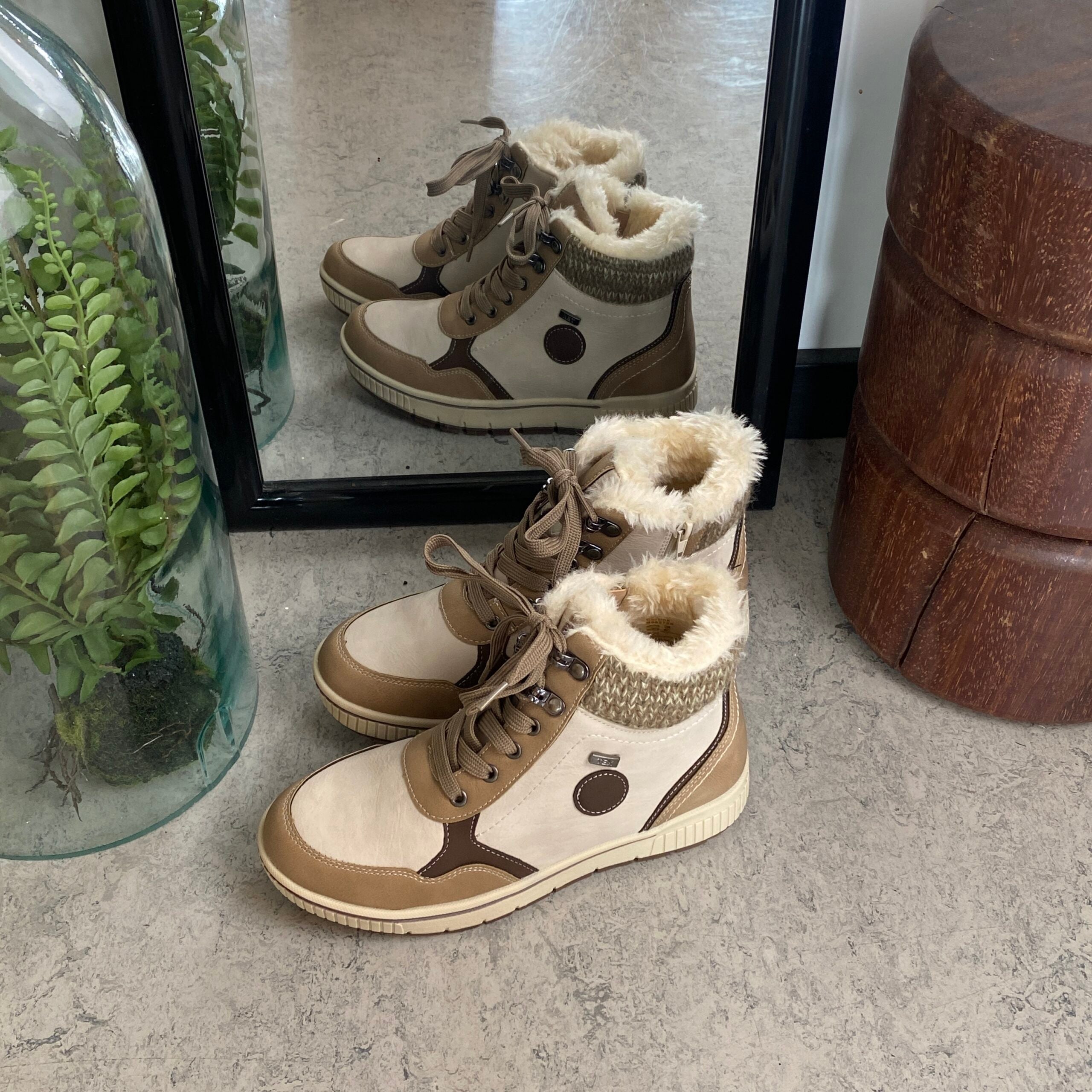 Taupe vinterstøvel med snøring