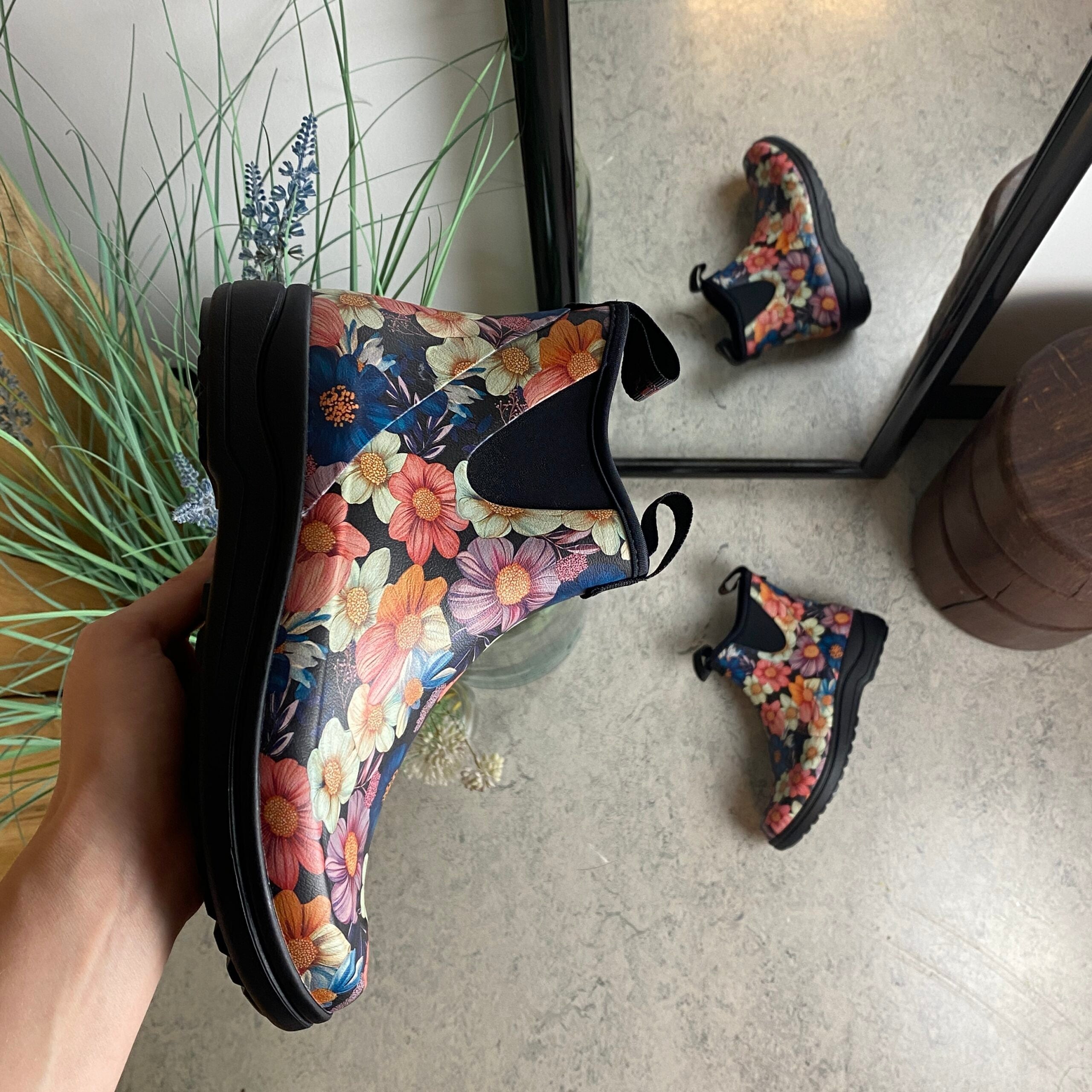 Green Comfort gummistøvel i blomsterprint med vriststøtte