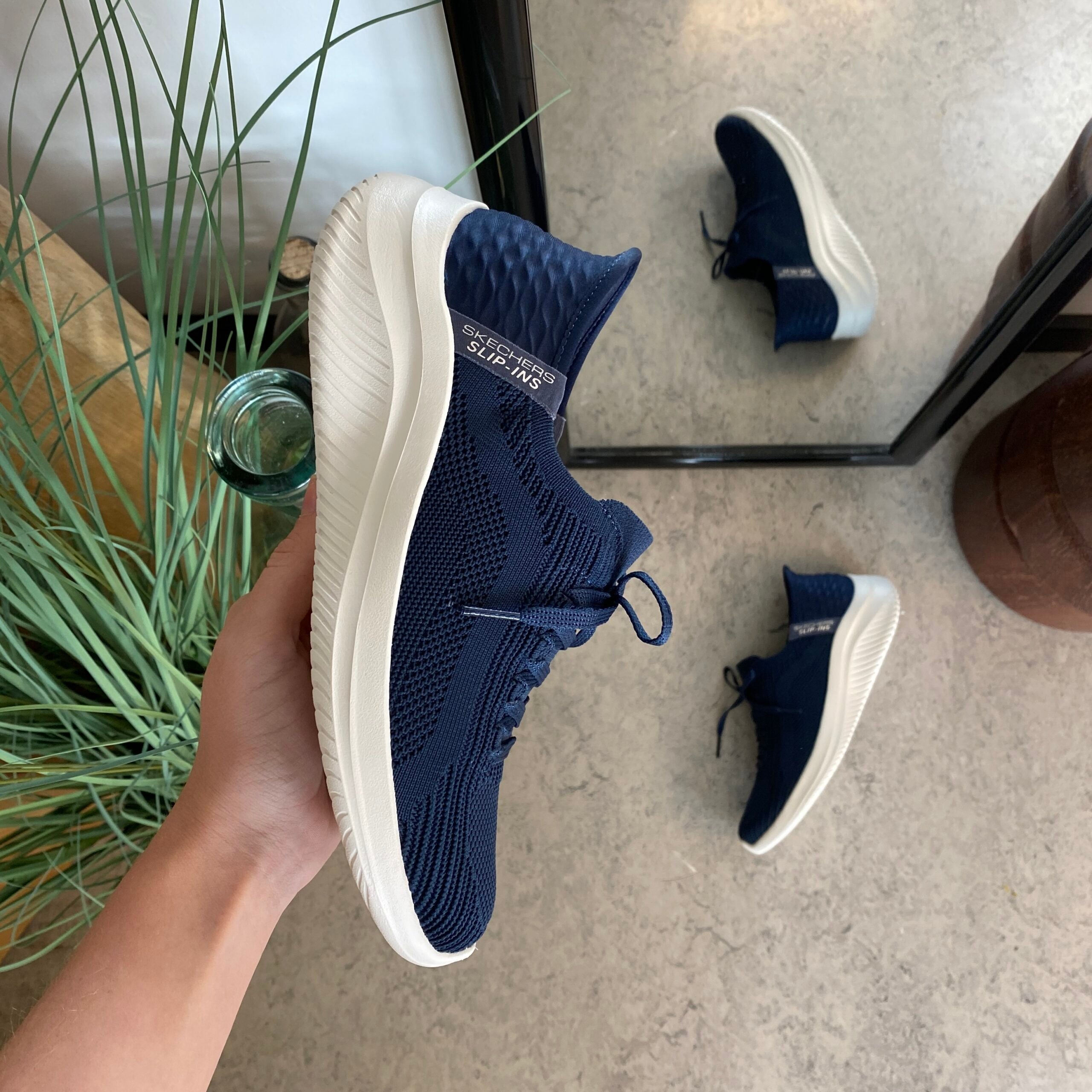 Mørkeblå Skechers slip-ins med svangstøtte