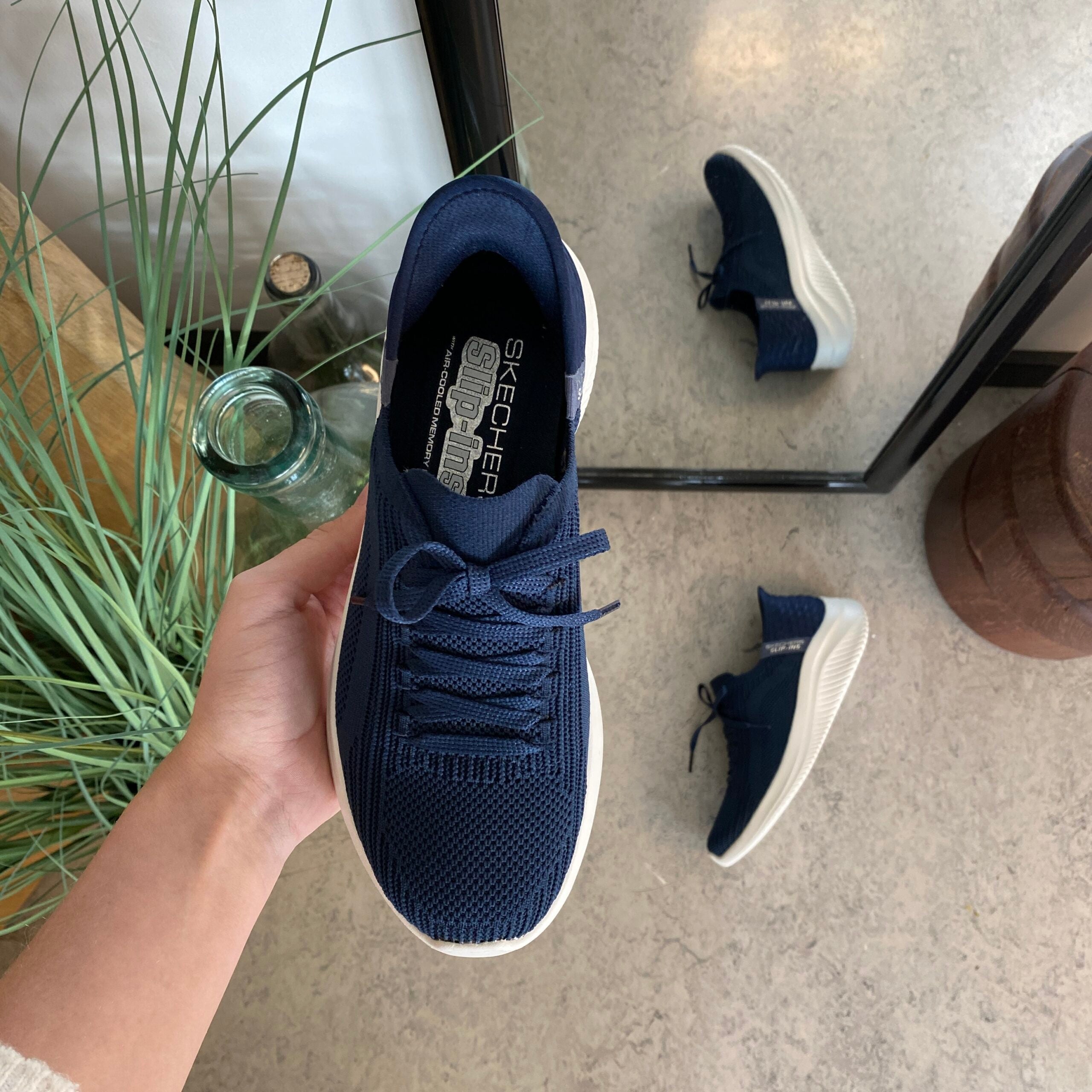 Mørkeblå Skechers slip-ins med svangstøtte