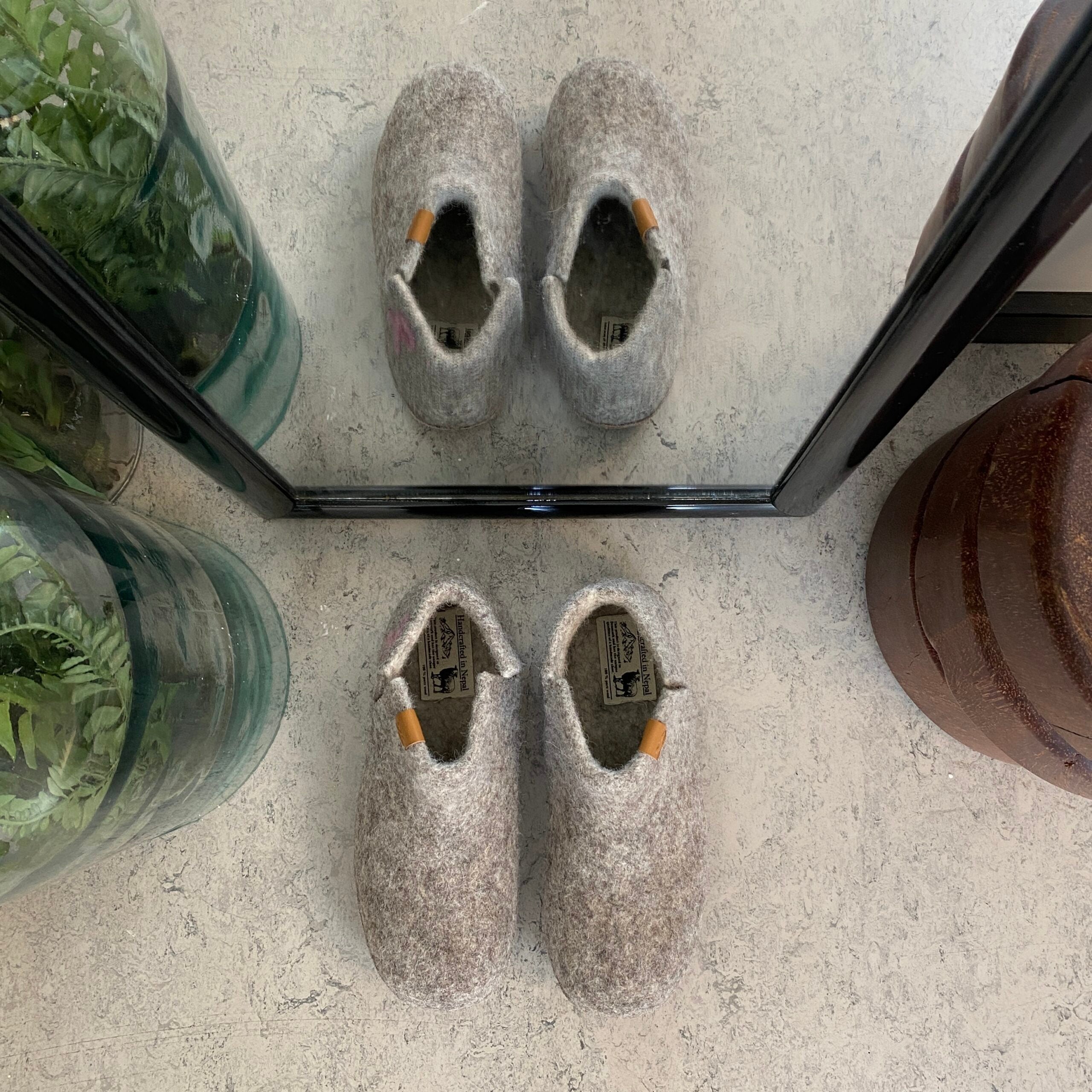 Green Comfort ull-hjemmesko med Støt Brysterne-logo