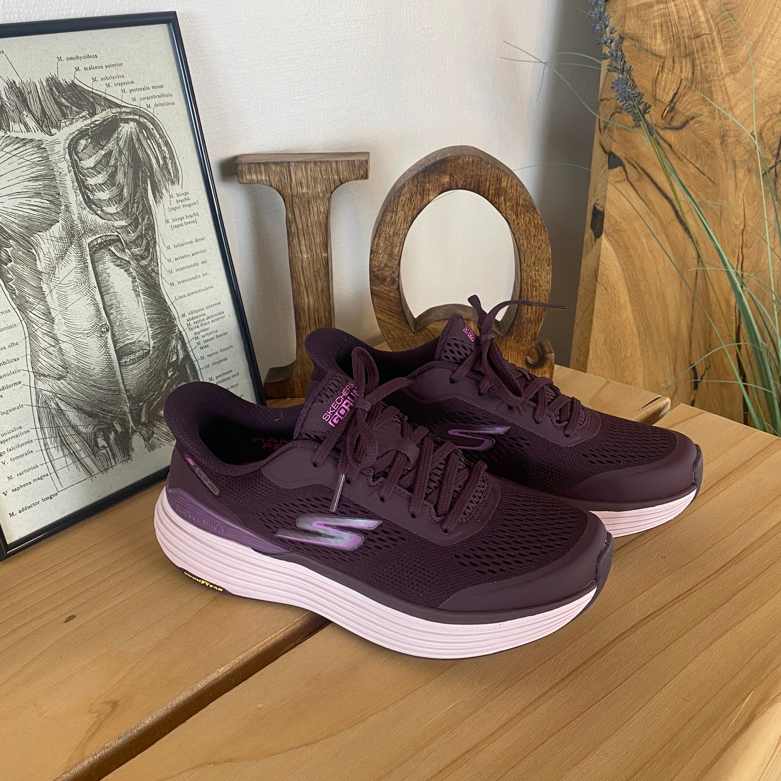 Lilla Skechers slip-on med MaxChusion-såle