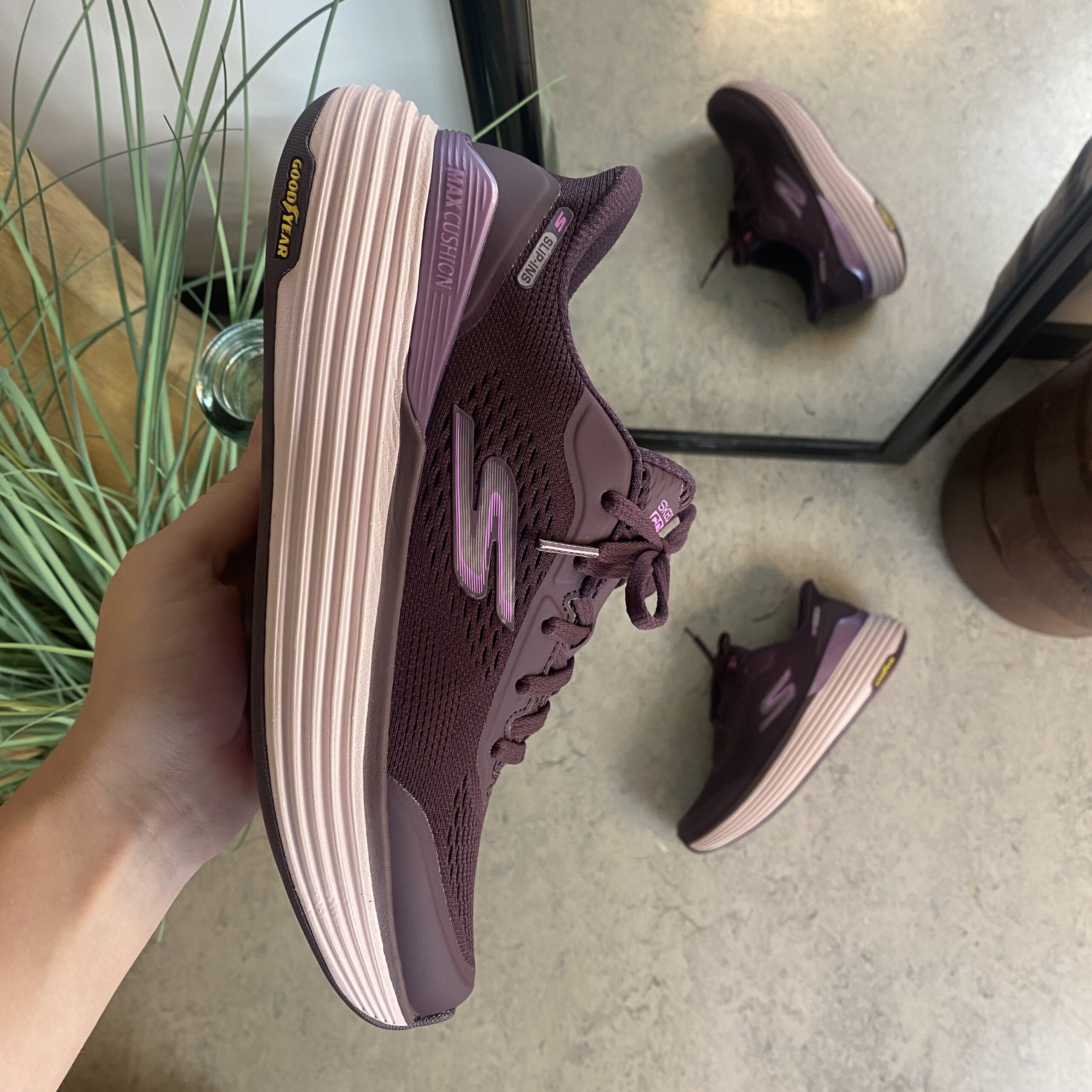 Lilla Skechers slip-on med MaxChusion-såle