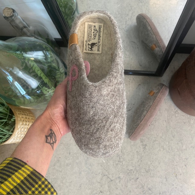 Lav Green Comfort ulltøfler med Støt Brysterne-logo