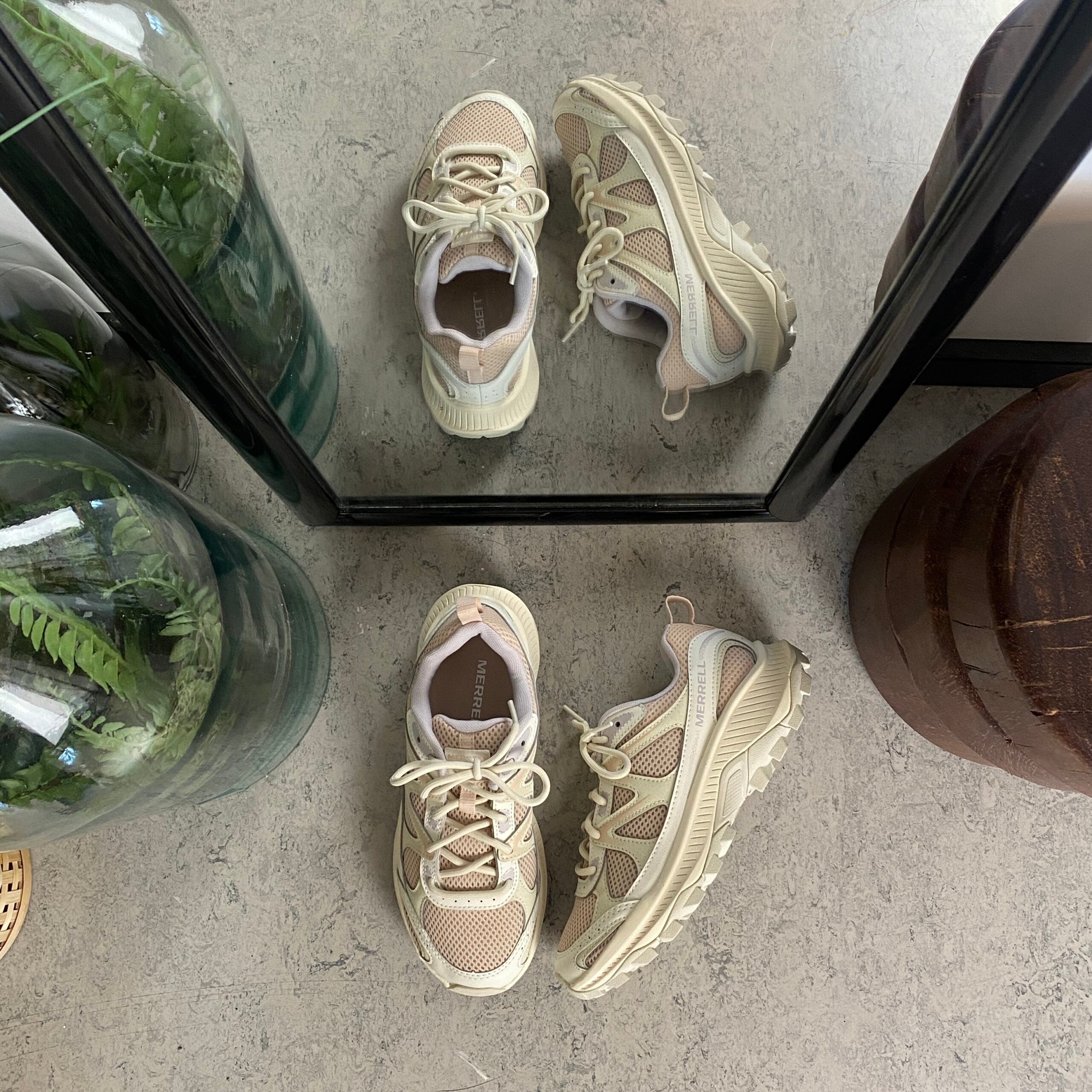 Komfortabel og robust Merrell tursko i beige