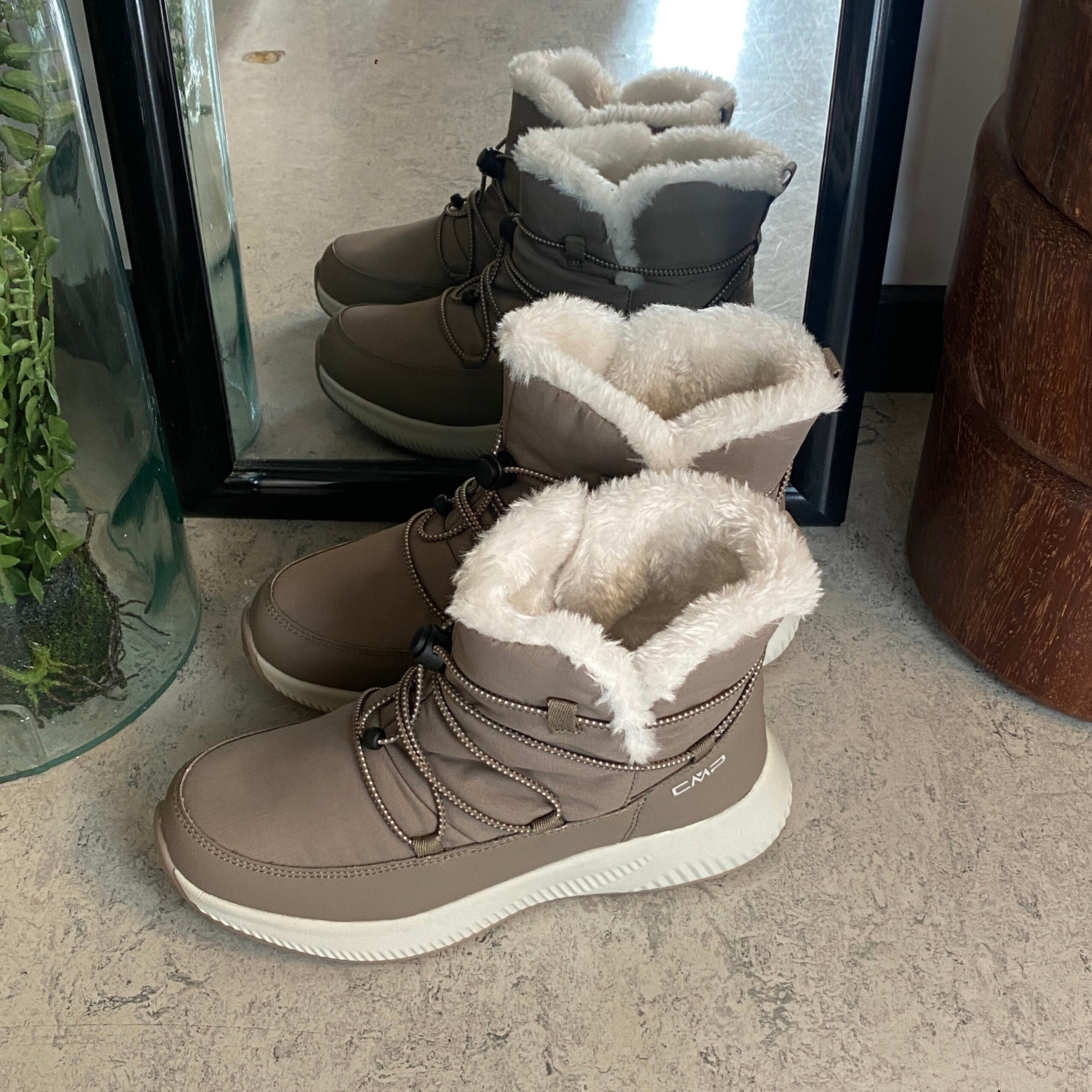 Vannavstøtende beige vinterstøvel fra CMP med elastisk snøring