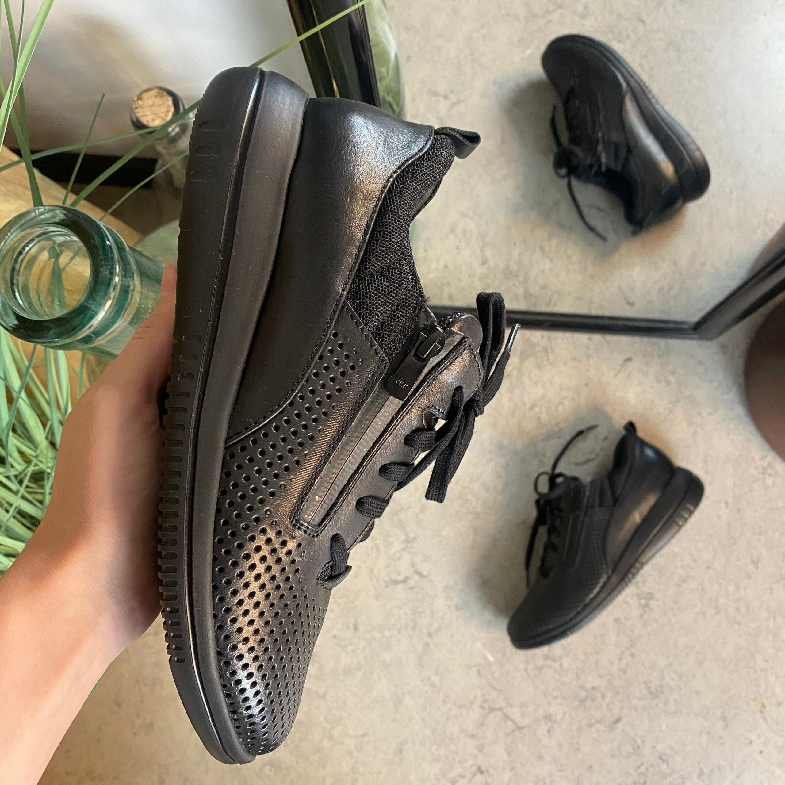 Green Comfort-sko i sort med bred passform og glidelås