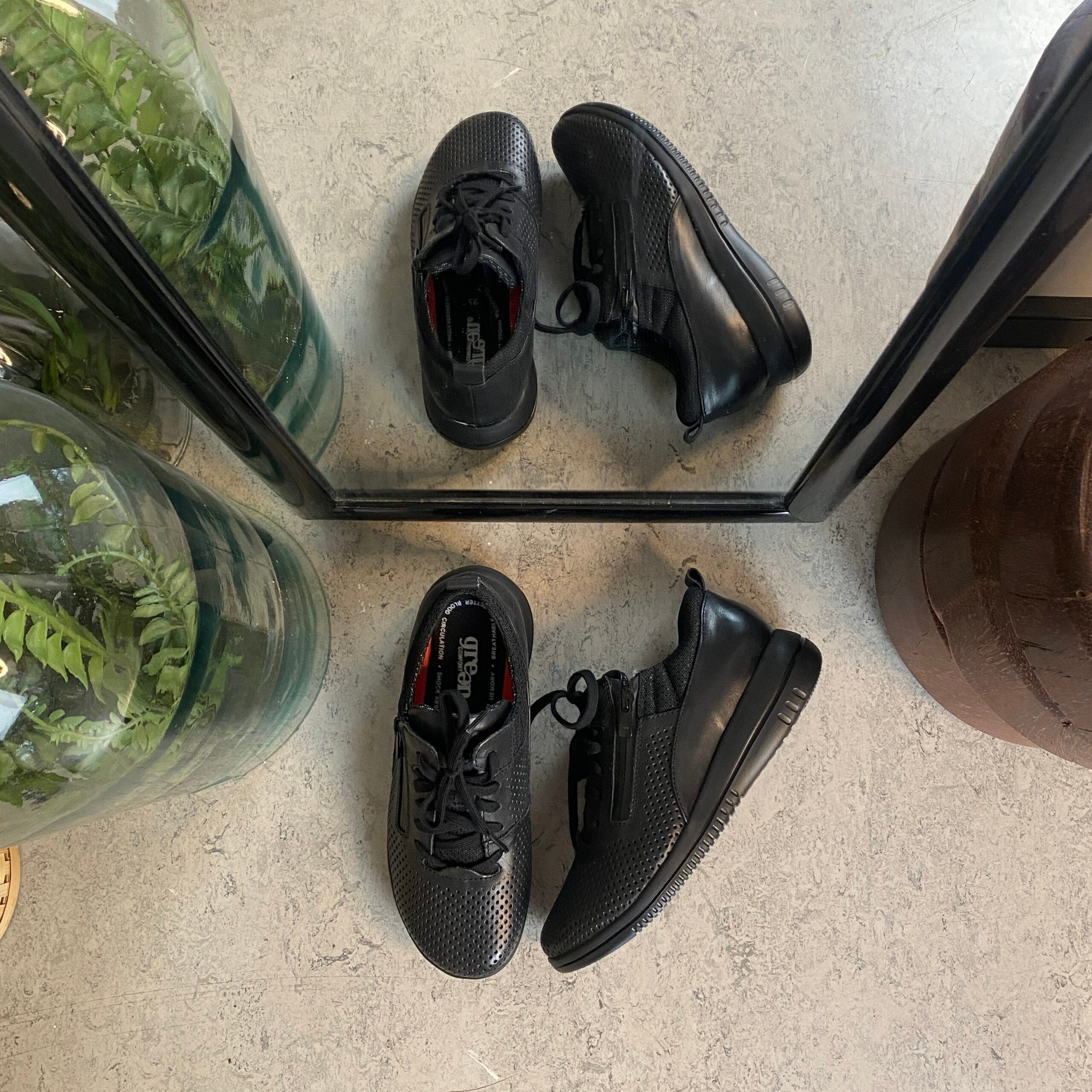 Green Comfort-sko i sort med bred passform og glidelås