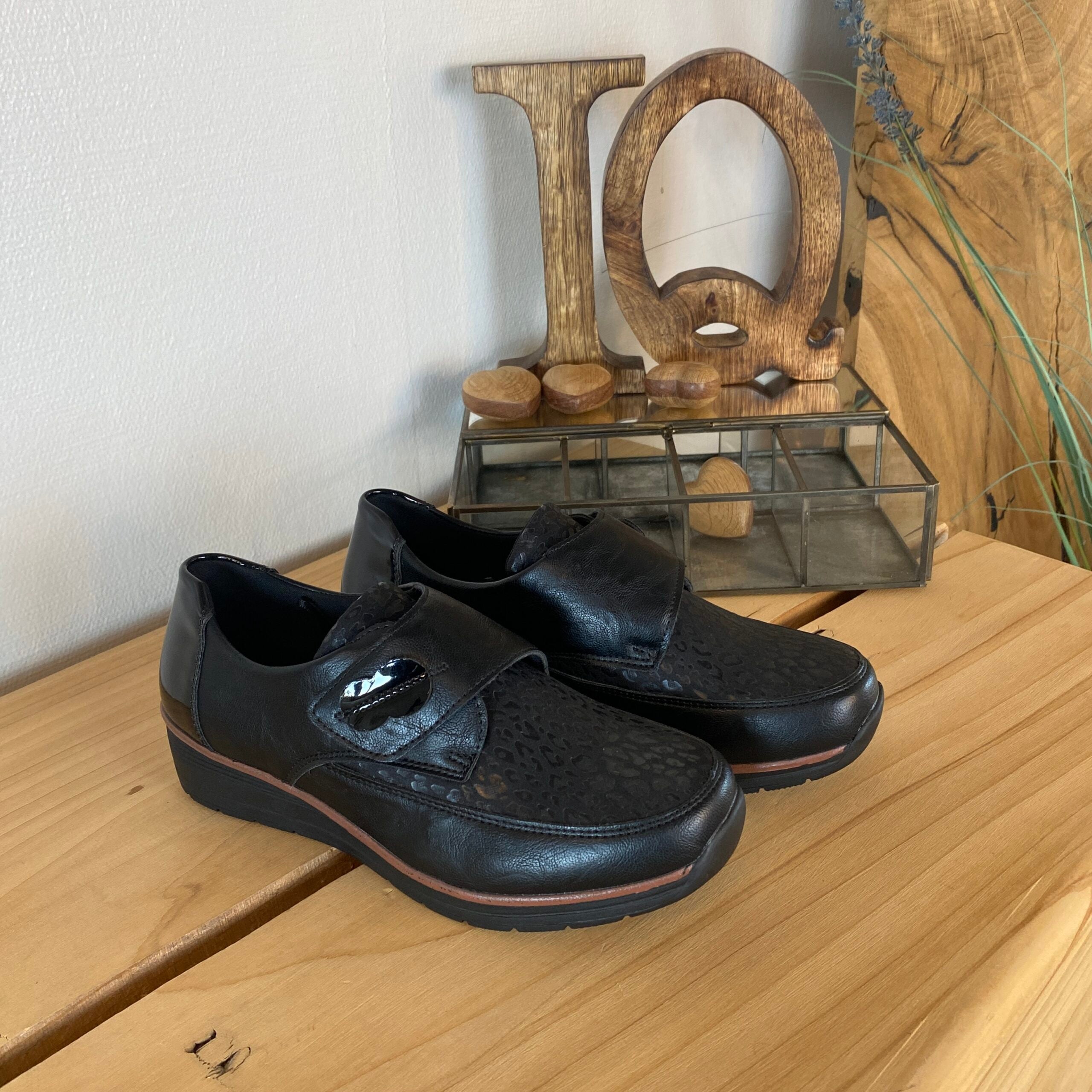 Elegant damesko med flotte detaljer og borrelås