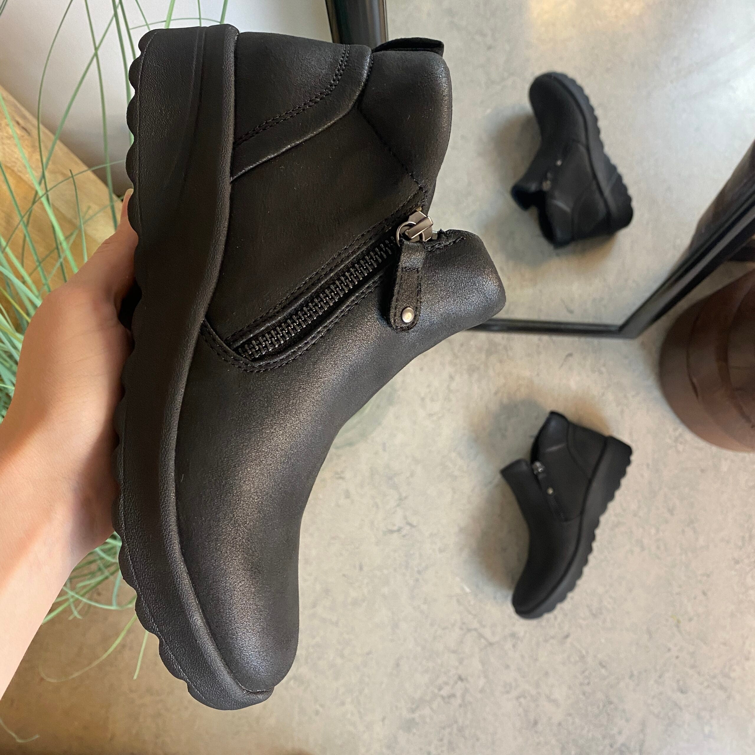 Elegant svart støvlett med Memory Foam fra Skechers