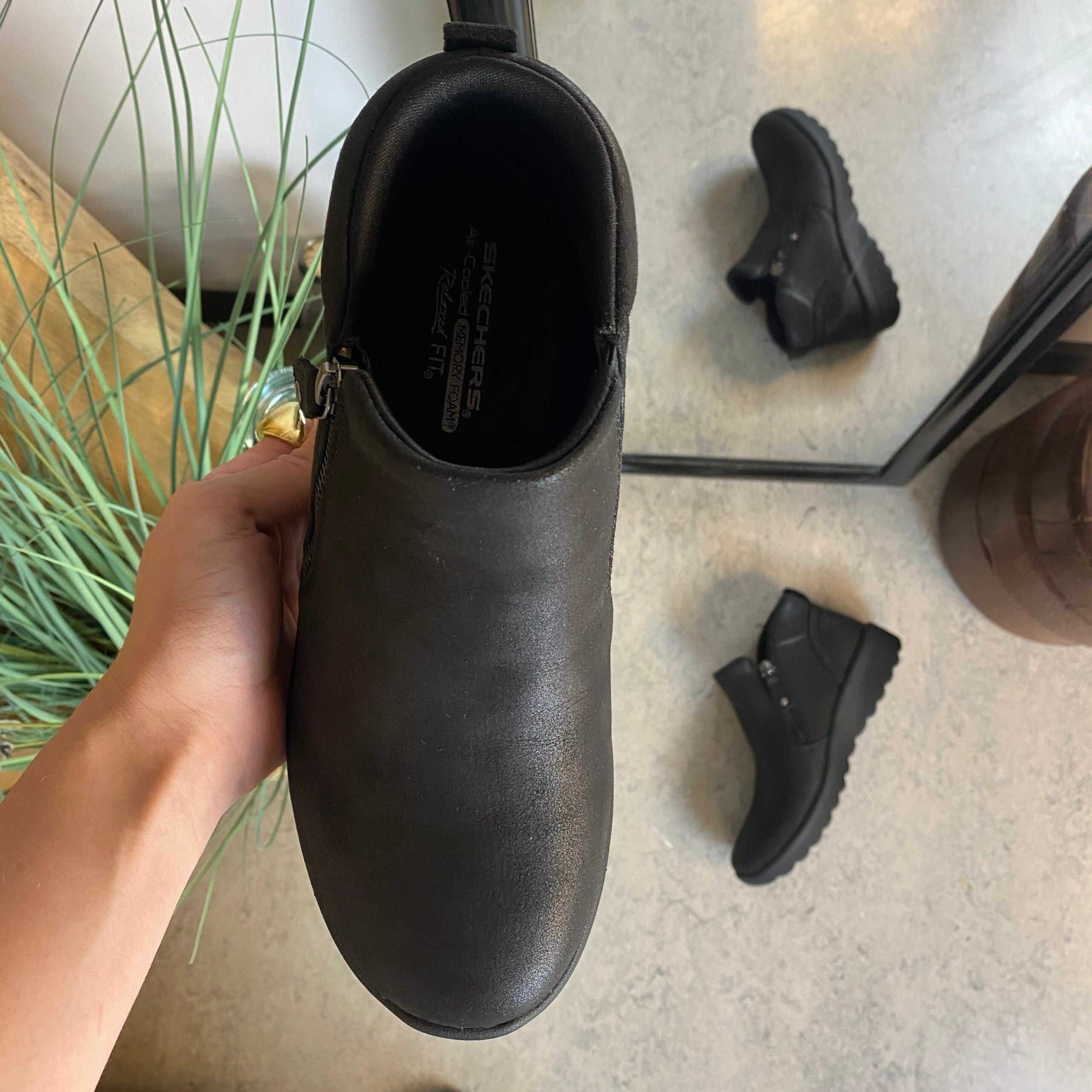 Elegant svart støvlett med Memory Foam fra Skechers