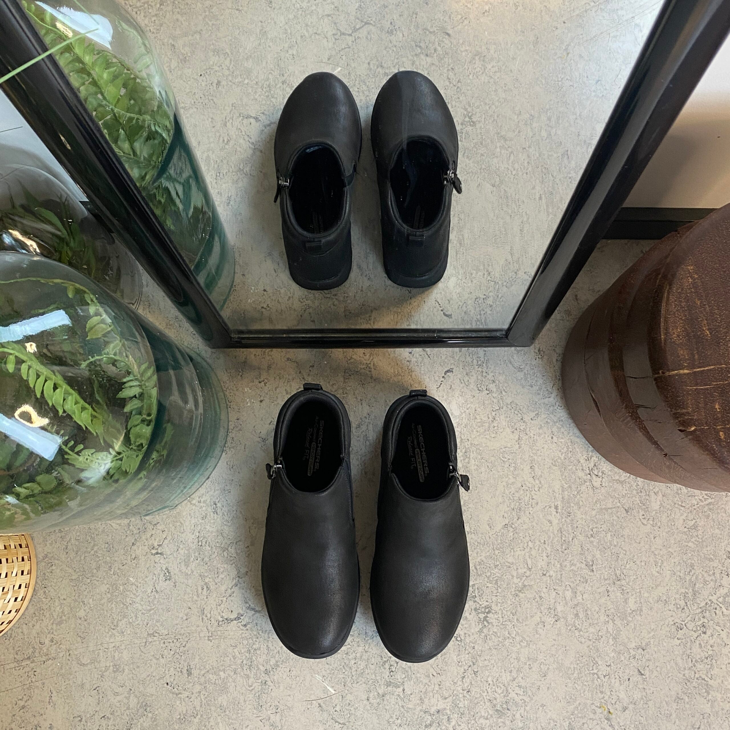 Elegant svart støvlett med Memory Foam fra Skechers