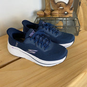 Marineblå Slip-Ins fra Skechers med snøring og Max Cushion-mellomsåle