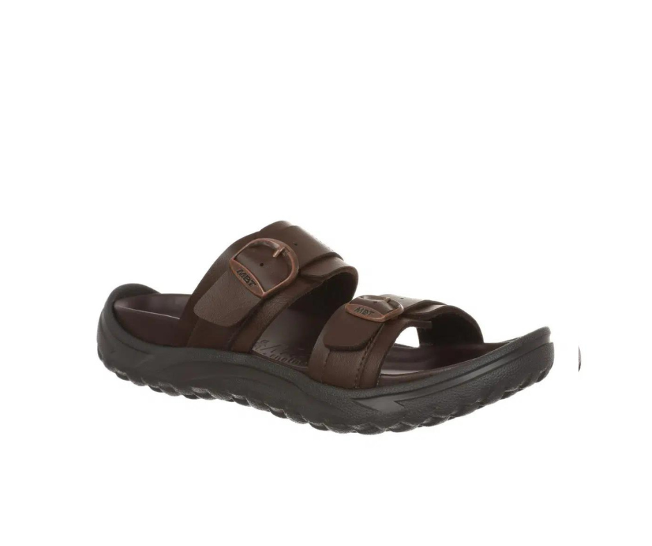 Brun herre slip-on sandal fra MBT med ergonomisk fotseng