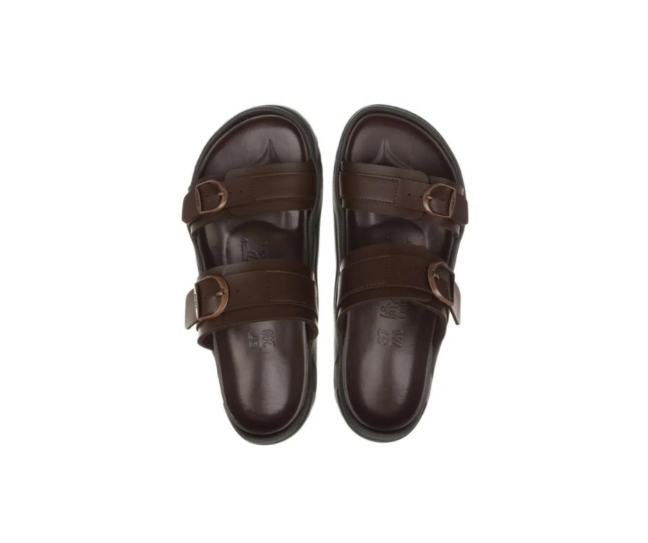 Brun slip-on sandal til dame fra MBT med ergonomisk fotseng