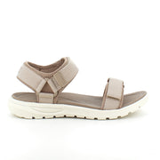 Sandfarget lett sandal med brede remmer