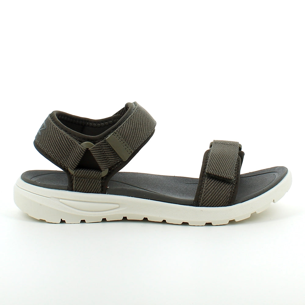 Olivengrønn lett sandal med brede remmer fra Cruz