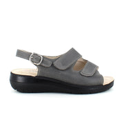 Grå bred skinnsandal for knuter