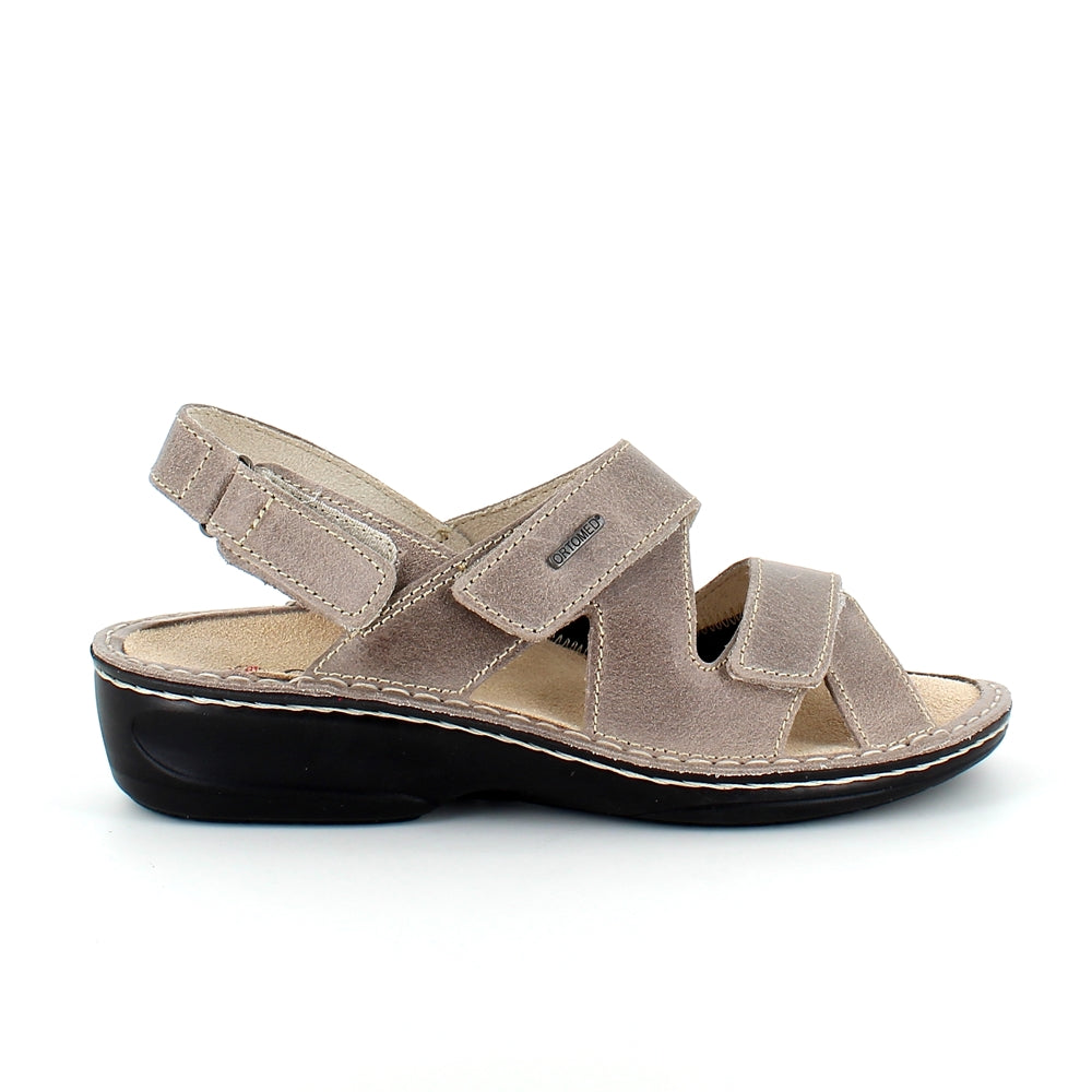 Bred skinnsandal for knyster