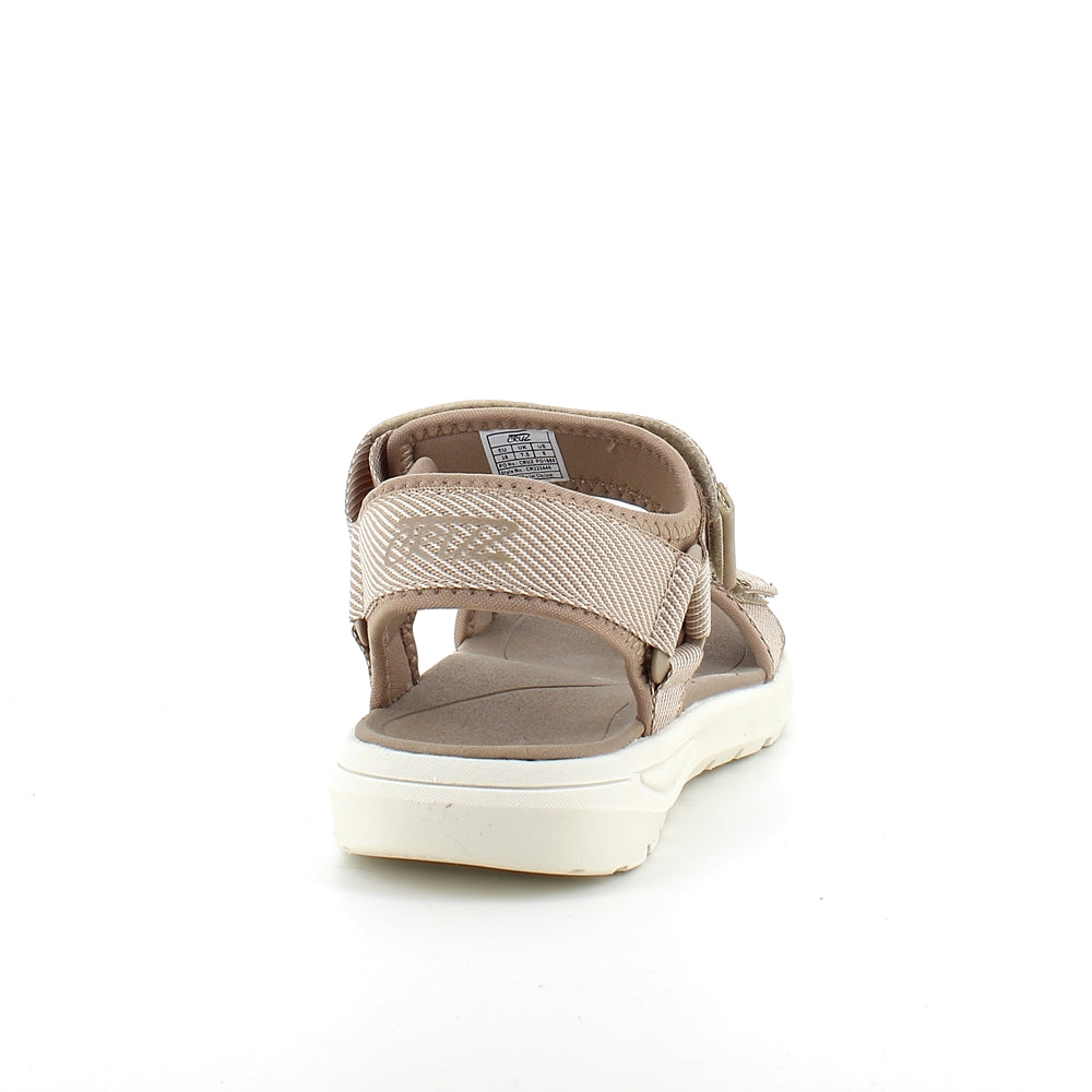 Sandfarget lett sandal med brede remmer