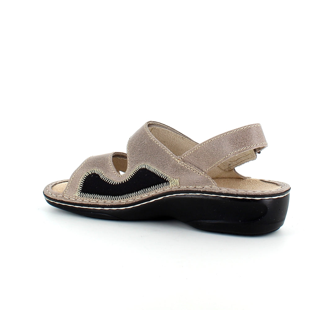 Bred skinnsandal for knyster