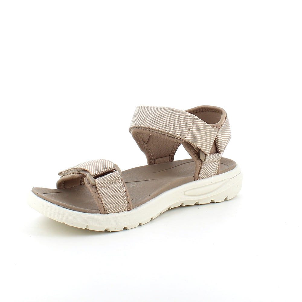 Sandfarget lett sandal med brede remmer