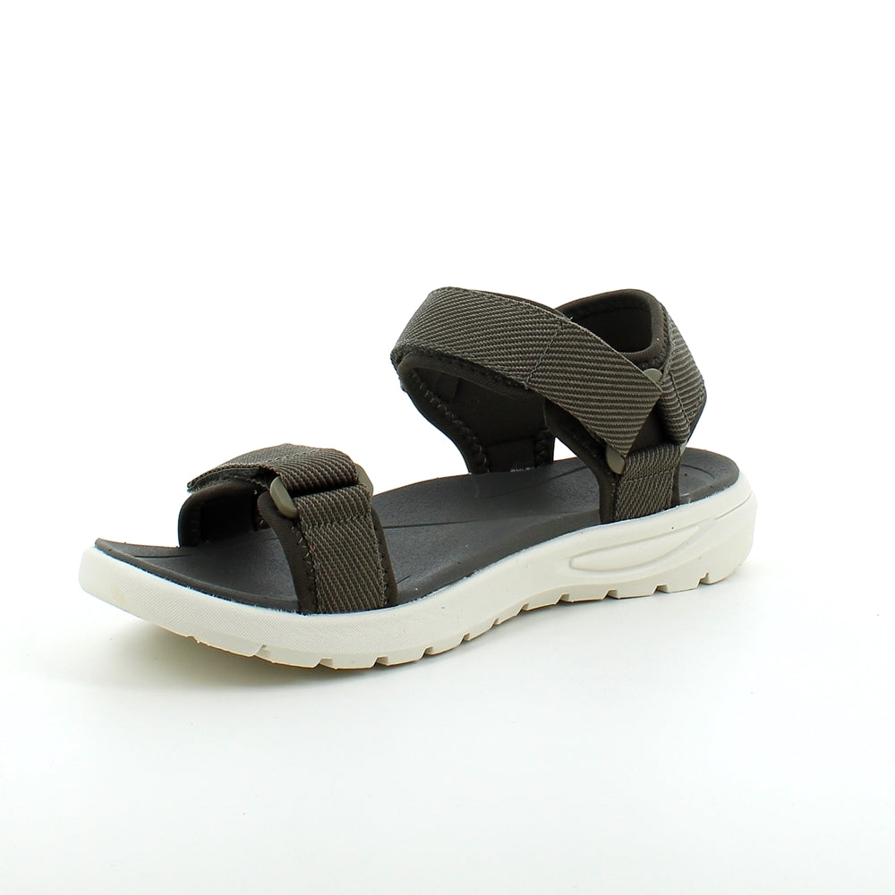 Olivengrønn lett sandal med brede remmer fra Cruz